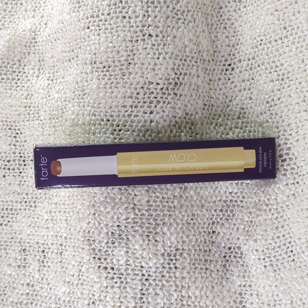 tarte Maracuja Juicy Glow Stick Highlighter in Bronze Glow, 2g/0.07fl oz - Picture 5 of 12